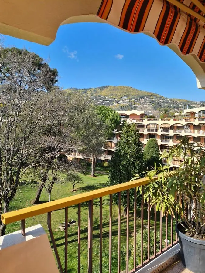 Bel Appartement Terrasse Au 4Eme Et Dernier Etage Mandelieu-la-Napoule Apartment